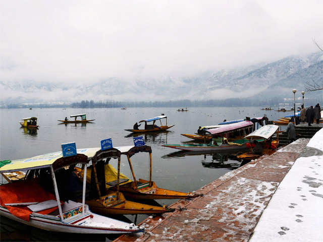 Avalanche warning to people