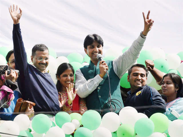 Kejriwal thanks wife Sunita for support