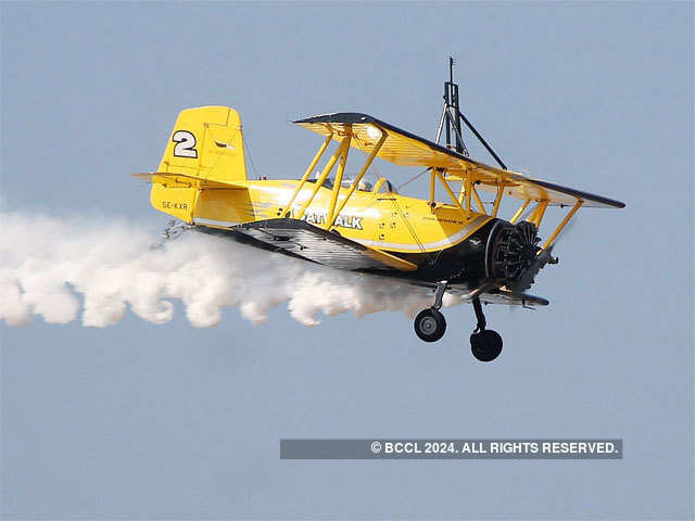 GRUMMAN G-164A Ag-Cat performs aerobatics