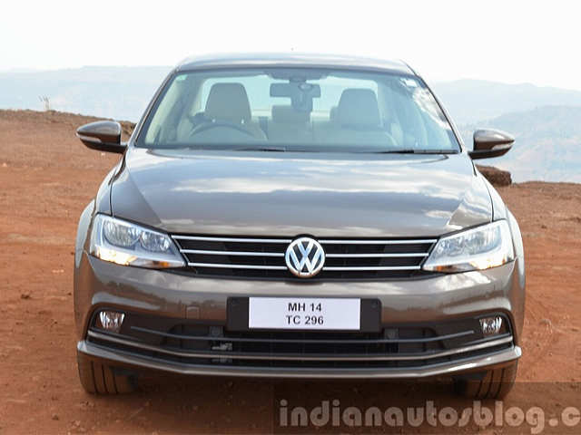 Front fascia with a triple-slat chrome grille