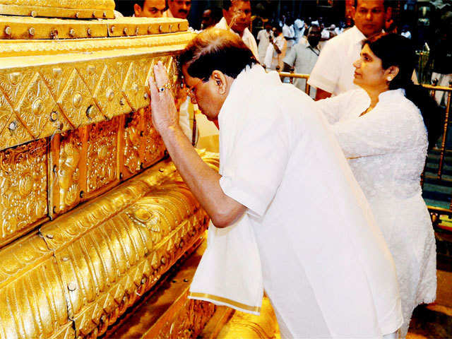 Maithripala Sirisena at Lord Venkateswara temple