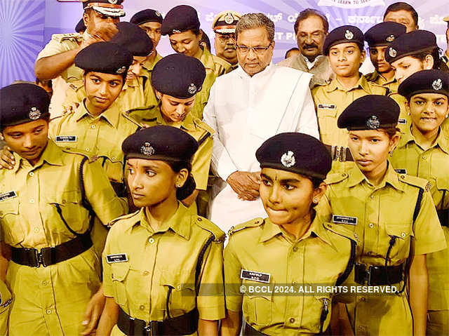 Siddaramaiah greets student police cadets
