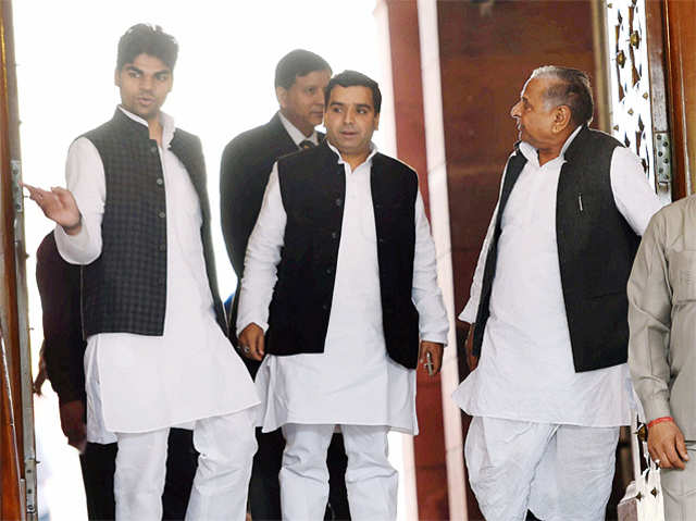 Mulayam Singh, Dharmendra Yadav & Akshay at Parliament