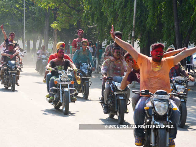 Panjab University students revels in Holi spirit