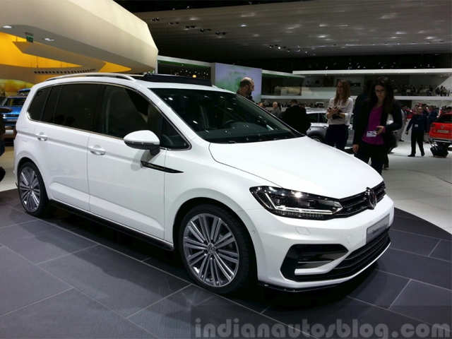 Volkswagen Touran Review 2024