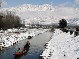 Beautiful images: Kashmir valley experiences fresh snowfall