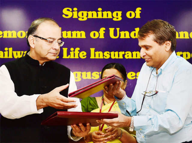 MoU signing between Railway Ministry and LIC