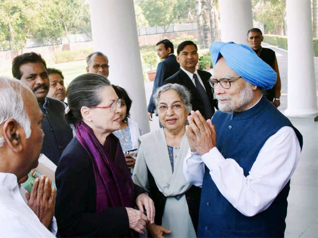 Congress leaders express solidarity with Manmohan Singh
