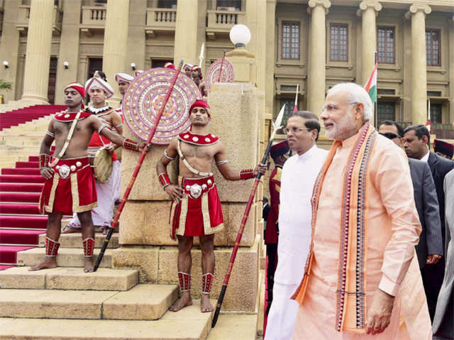 PM Modi with Maithripala Serisena