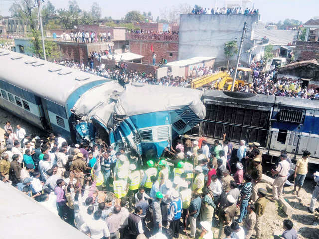 Dehradun-Varanasi Janata Express derails