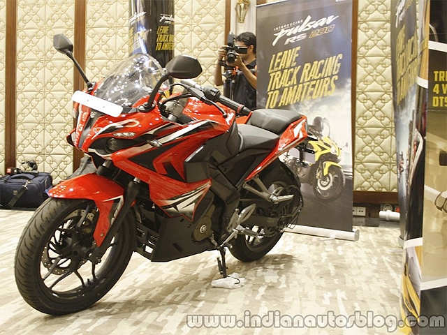 Engine Bajaj Pulsar Rs200 Launched At Rs 1 18 Lakh The
