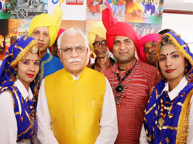 Haryana CM Manohar Lal Khattar with folk artists
