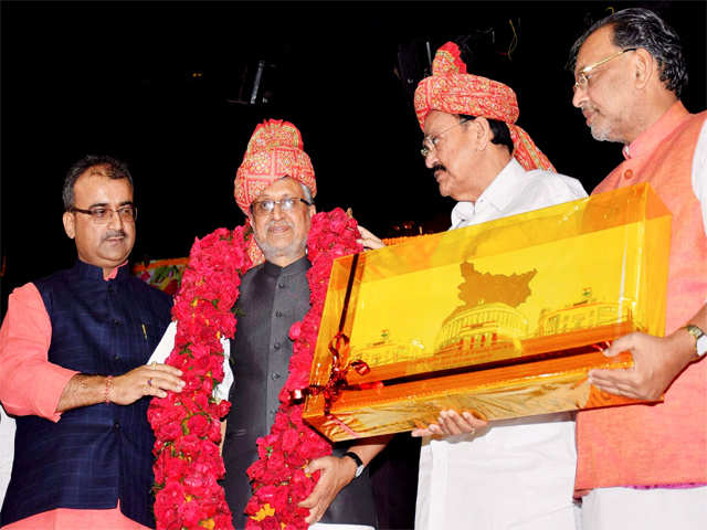 Sushil Kumar Modi being felicitated by Venkaiah Naidu
