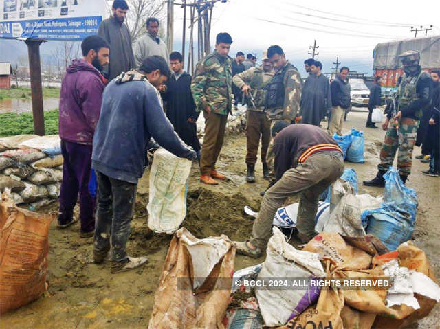 Rescue workers adding sand bags to Jehlum bank