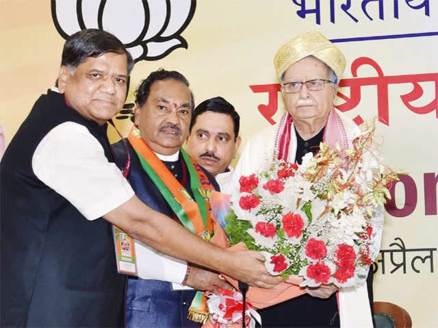 LK Advani being presented a bouquet by state leaders
