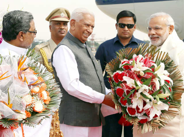 PM Modi being welcomed  by Karnataka Governor Vajubhai Vala
