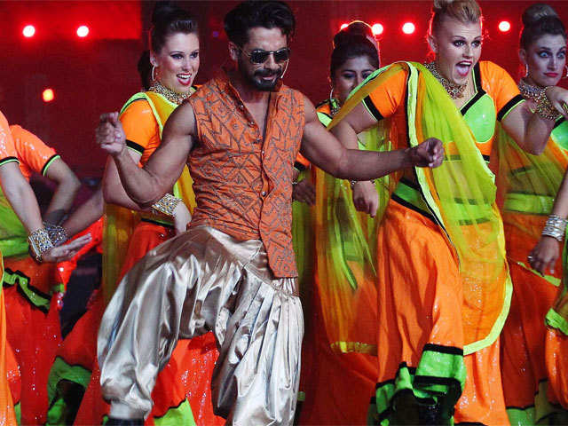 Shahid Kapoor does the groove