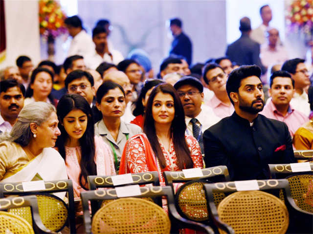 Amitabh's family attends the event