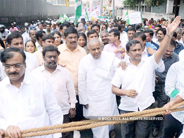 Gowda lead a padayatra from freedom park to Rajbhavan