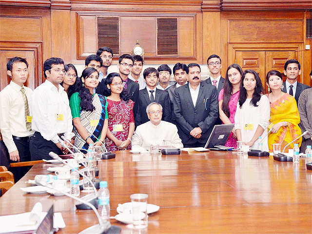 Pranab Mukherjee meets first batch of NIT scholars