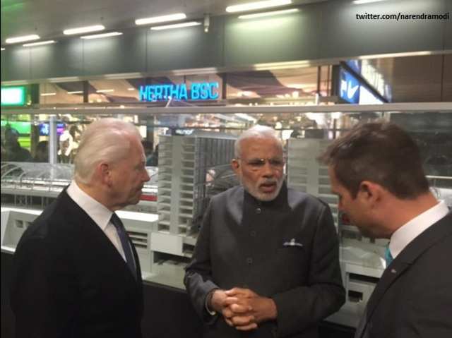 PM Modi talks to Berlin Hauptbahnhof's officials