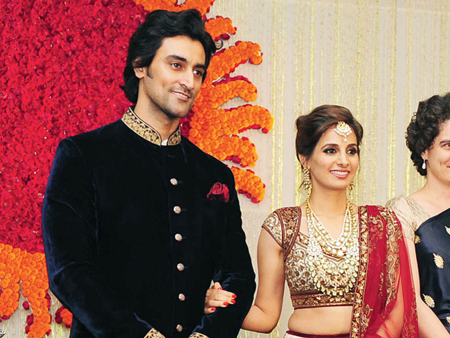 Kunal Kapoor and Naina Bachchan's big, fat Bollywood wedding - The Economic  Times