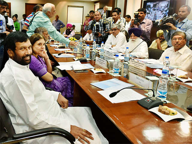 Paswan discusses sugarcane arrears