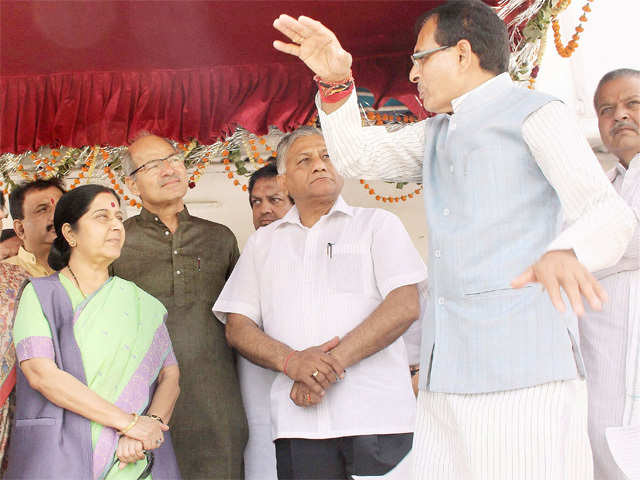 Sushma Swaraj with Gen V K Singh & Shivraj Singh Chouhan