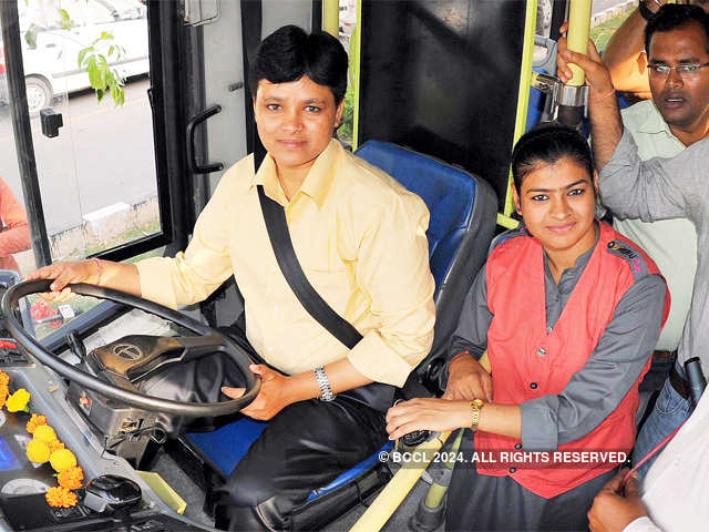 Vankadarath Saritha become the first woman DTC bus driver