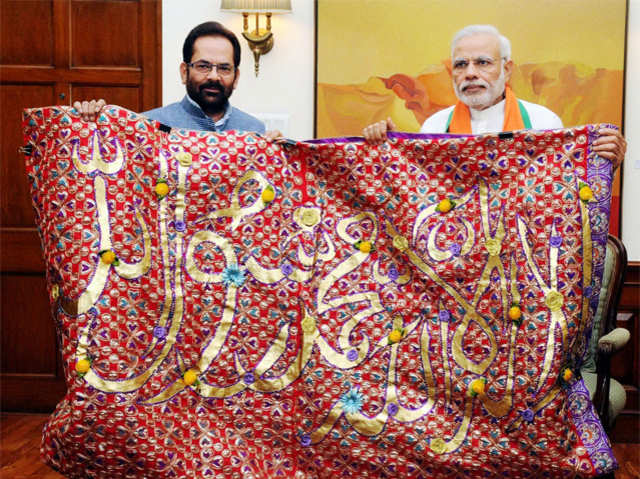 Modi hands over chadar for Ajmer shrine