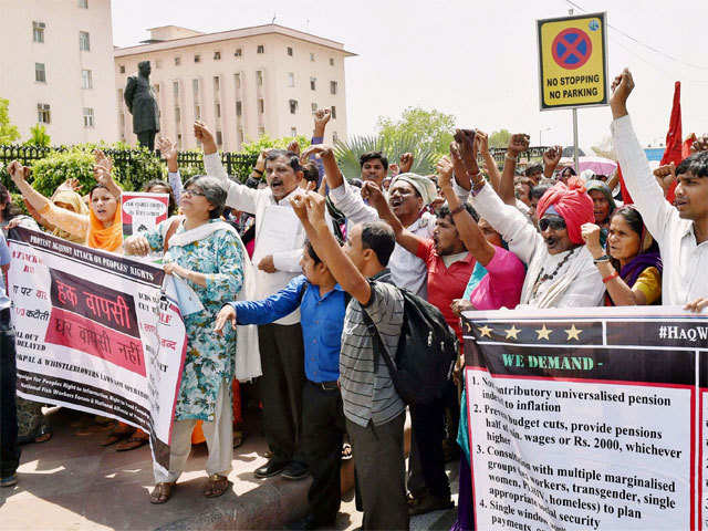 NAPM, NCPRI and RFC jointly protest at Krishi Bhavan