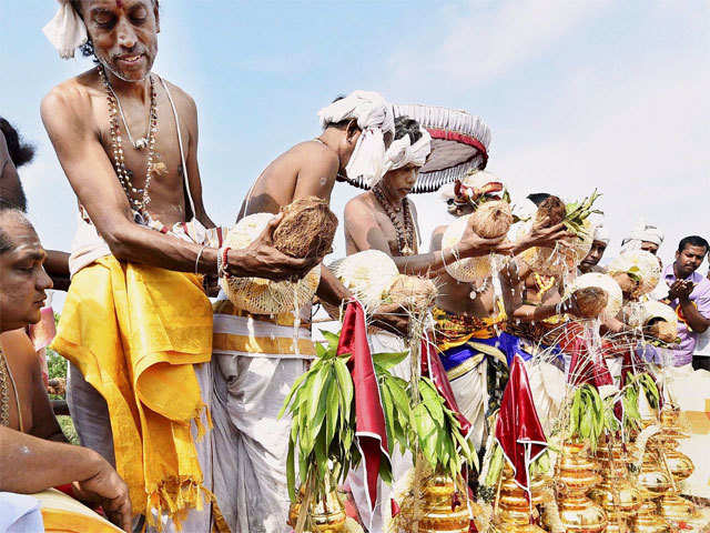 Rituals at Lord Shiva temple at Kodambakkam