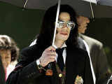 Michael Jackson leaves Santa Barbara County courthouse