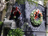 Holiday wreaths where MJ stayed