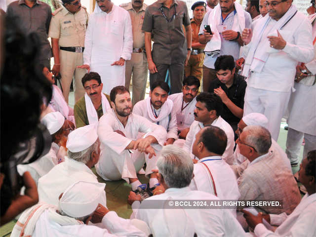 Rahul Gandhi lends a sympathetic ear to farmers