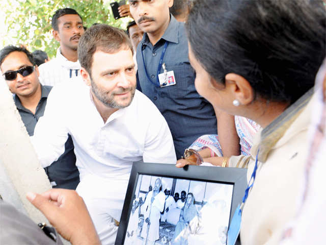 Yashomati Thakur presenting a portrait to Rahul Gandhi