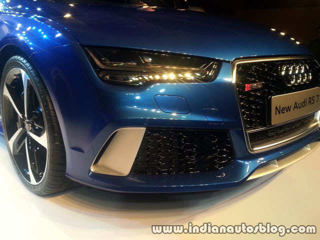 RS7 accelerates from 0-100 km/h in 3.9 seconds