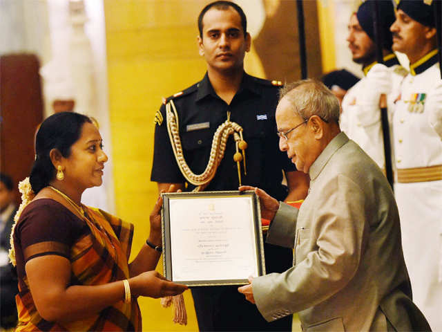 Pranab presenting Presidential Award for Classical Tamil