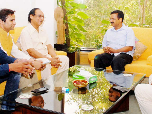 Ustad Ghulam Ali meets Arvind Kejriwal