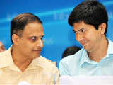 Infosys COO Pravin Rao, finance chief Rajiv Bansal emerge as highest paid executives in FY15