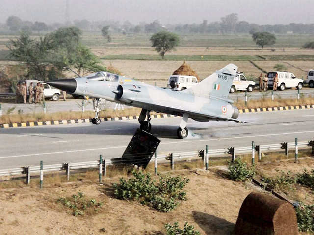 IAF Mirage-2000 lands at Yamuna Expressway