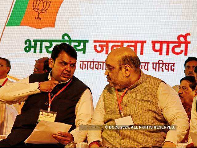 Amit Shah with Devendra Fadnavis in Kolhapur