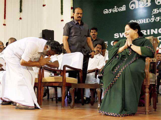 Jayalalitha takes oath as Tamil Nadu's Chief Minister