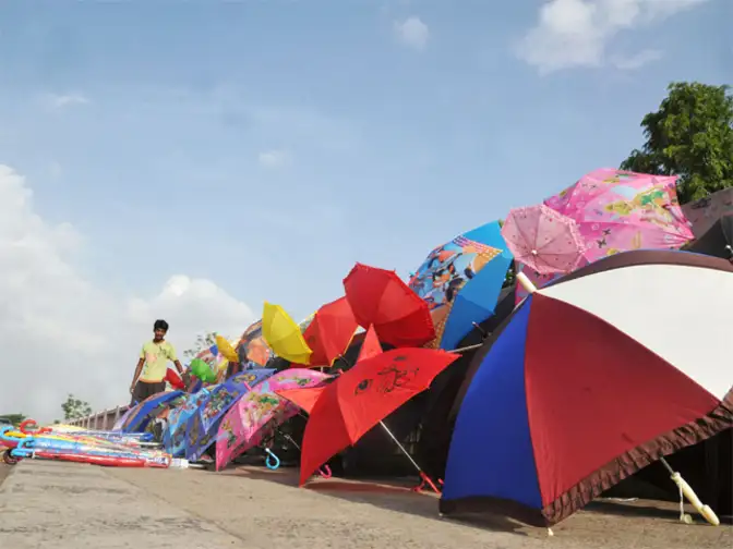 Umbrella makers prepare innovative, techbased products to attract