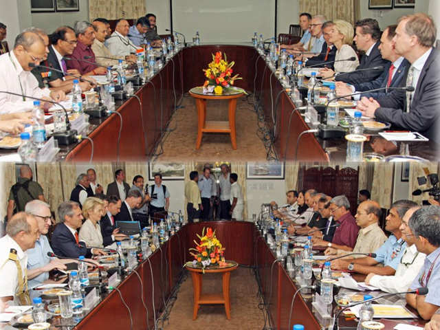 The two defence ministers hold bilateral discussions