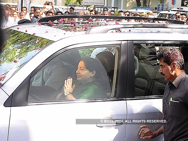 Jayalalithaa arrives at Secretariat