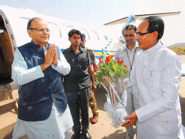 Shivraj Singh Chouhan welcomes Arun Jaitley