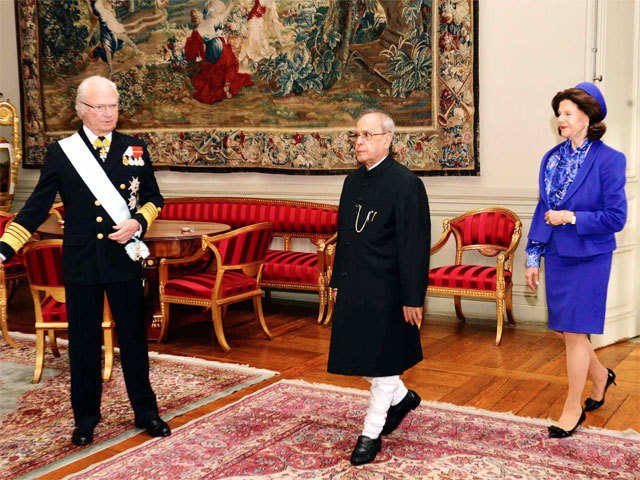 Pranab Mukherjee being welcomed by King Carl XVI Gustf