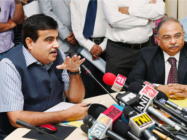 Nitin Gadkari at inaugration of Online collection of Light dues