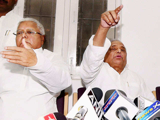 Samajwadi Party's Mulayam Singh, RJD's Lalu Prasad at press conference